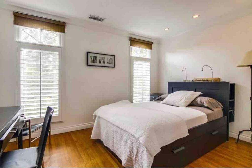 Apartment Spacious 4 Bedroom 3.5 Bath In Coronado San Diego