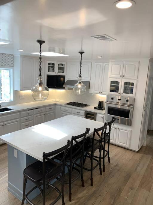 Spacious 4 Bedroom 3.5 Bath In Coronado San Diego