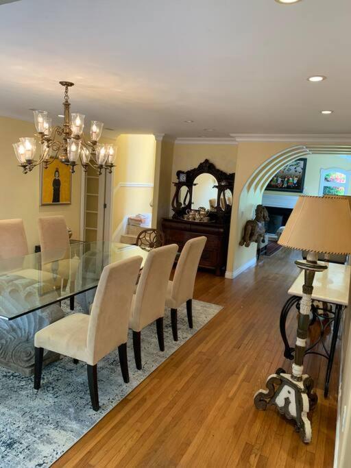 Apartment Spacious 4 Bedroom 3.5 Bath In Coronado *