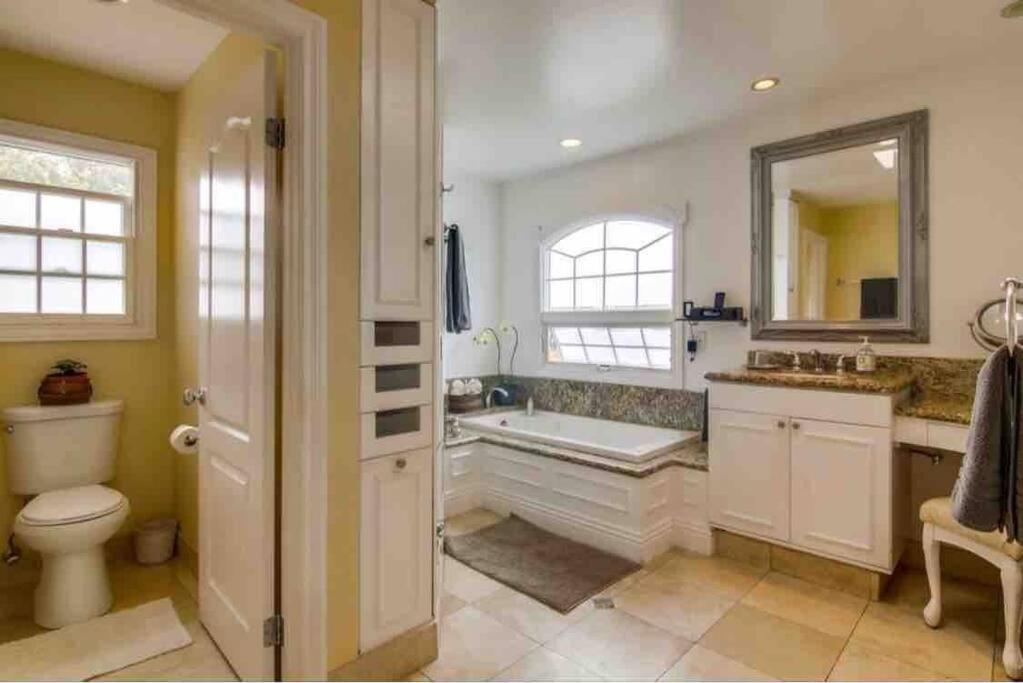 Spacious 4 Bedroom 3.5 Bath In Coronado San Diego