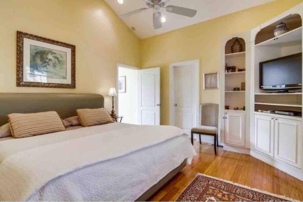 Apartment Spacious 4 Bedroom 3.5 Bath In Coronado